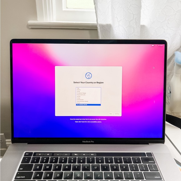 Apple MacBook Pro 16" (1TB SSD, Intel Core i9 9th Gen., 2.30 GHz, 16GB) Laptop - Picture 2 of 4